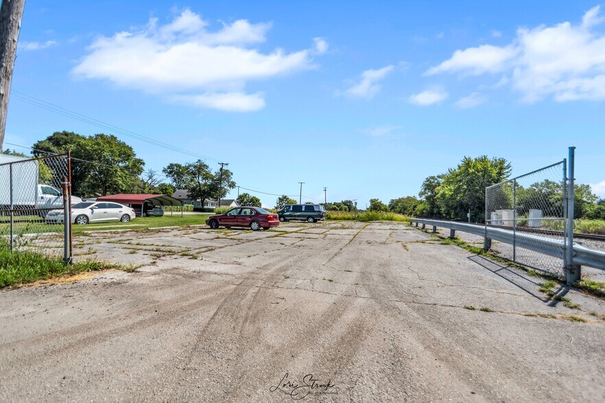 More Photos Of 300 Railroad Ave, Wheeler Auto Repair For Sale