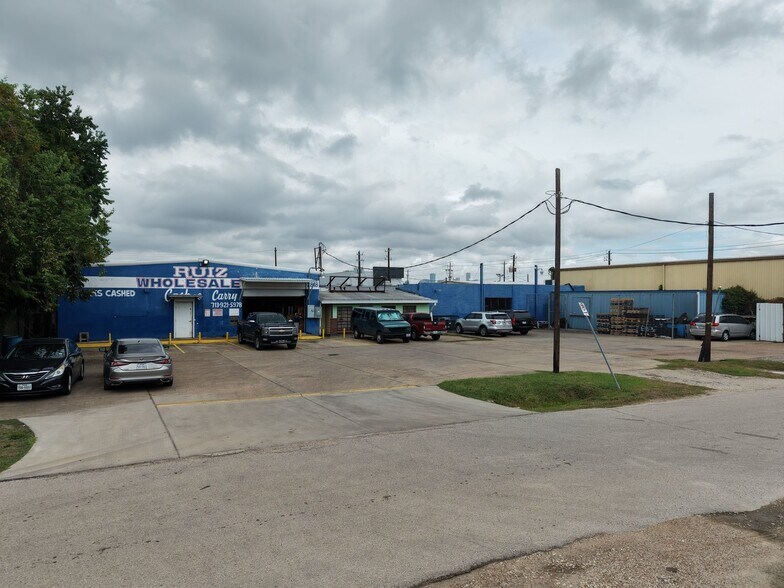 More Photos Of 2818 Fay St, Houston Industrial For Sale