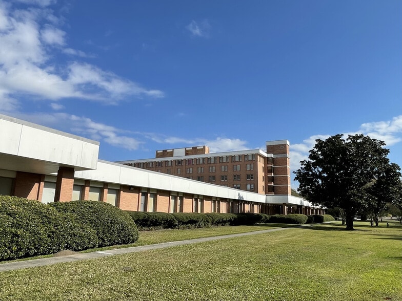 More Photos Of 4201 Woodland Dr, New Orleans Rehabilitation Center For Sale