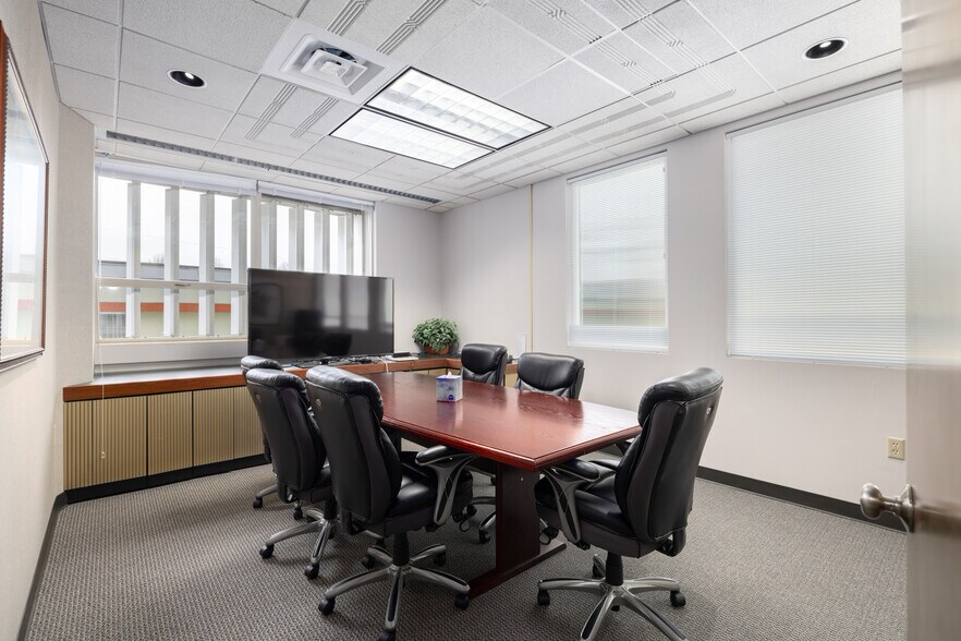 More Photos Of 407 Pine St, Mount Vernon Office Residential For Lease