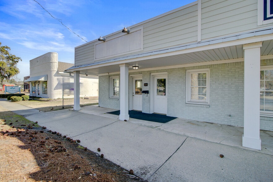 More Photos Of 437 N Main St, Summerville Office For Lease