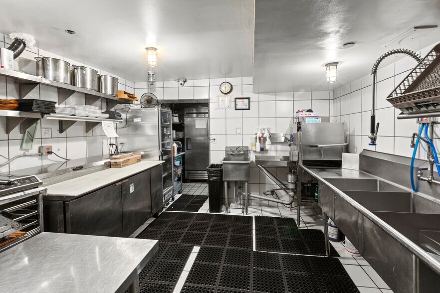 More Photos Of 712-714 Montgomery St, San Francisco Storefront Retail Office For Sale