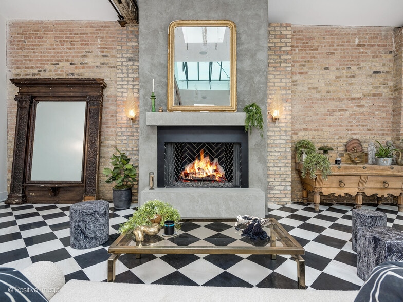More Photos Of 2733 N Pulaski Rd, Chicago Showroom For Sale