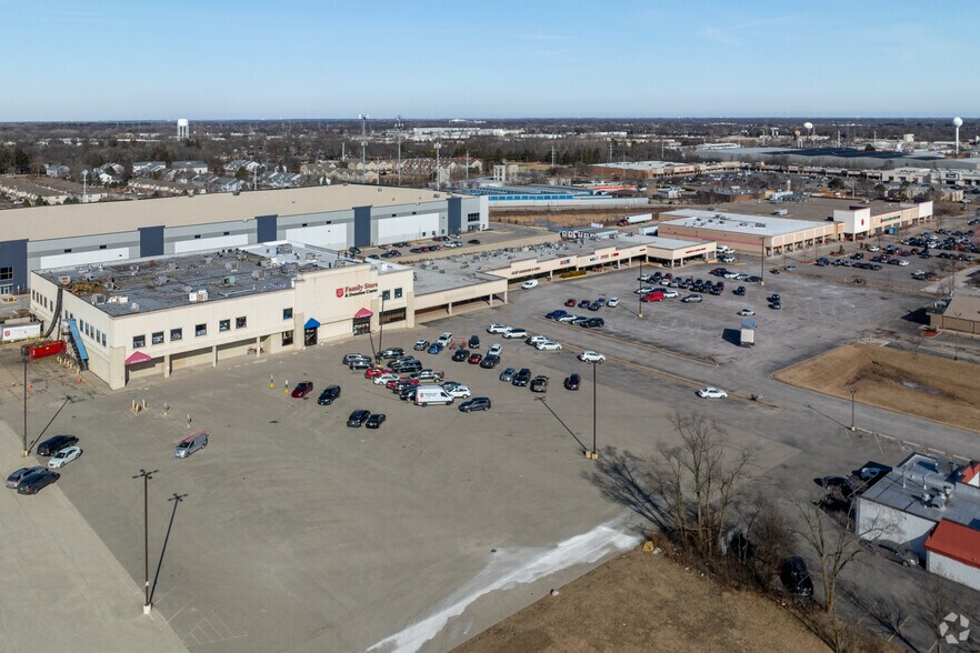 More Photos Of 350-372 Townline Rd, Mundelein General Retail For Lease