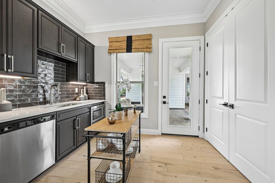 More Photos Of 27735 James Chapel Rd N, Holden Office For Sale