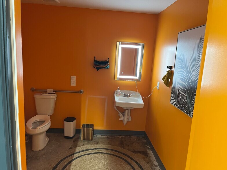 More Photos Of 1215-1219 NW 23rd St, Oklahoma City Storefront For Lease