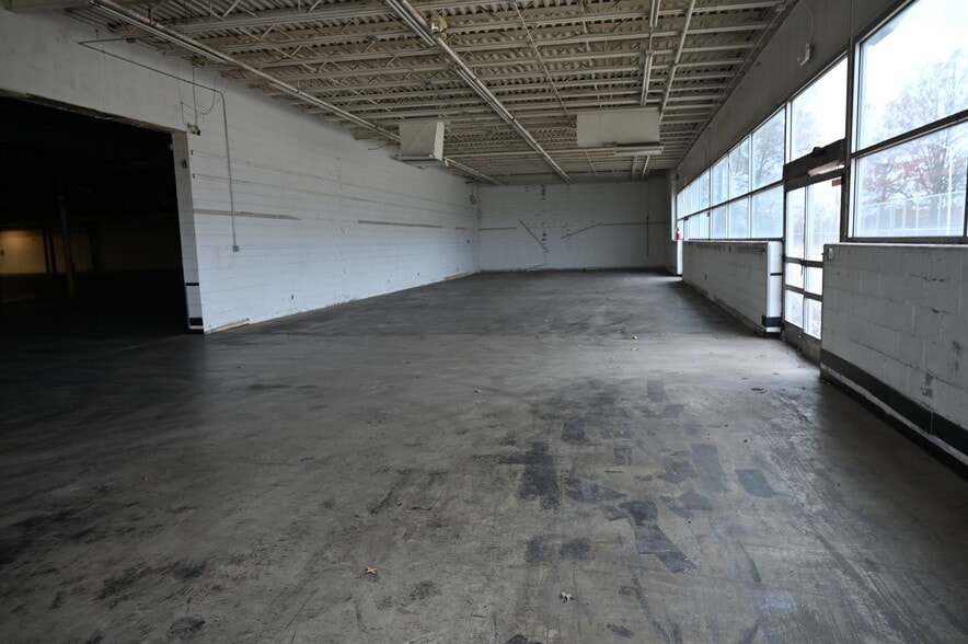 More Photos Of 2300 Claremont Ave, Ashland Storefront For Sale