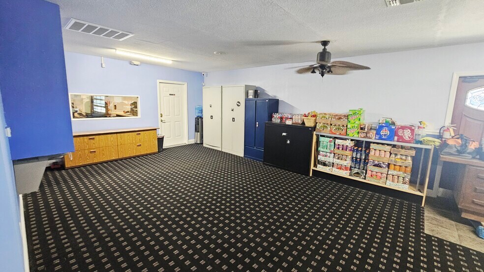 More Photos Of 306-308 Roberts Ln, Bakersfield Storefront Retail Residential For Sale