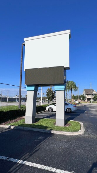 More Photos Of 11221 E Colonial Dr, Orlando Department Store For Lease