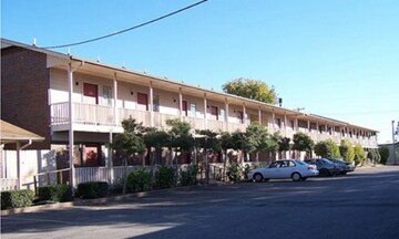 More Photos Of 2600 S Muskogee Ave, Tahlequah Hotel For Sale