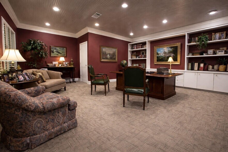 More Photos Of 221 N Houston St, Wharton Office For Sale