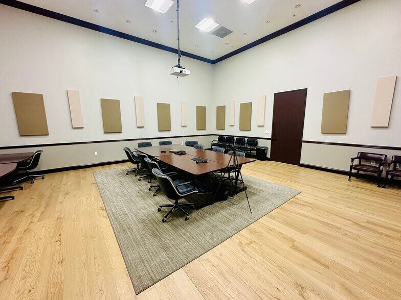 More Photos Of 4730 Blalock Rd, Houston Showroom For Sale