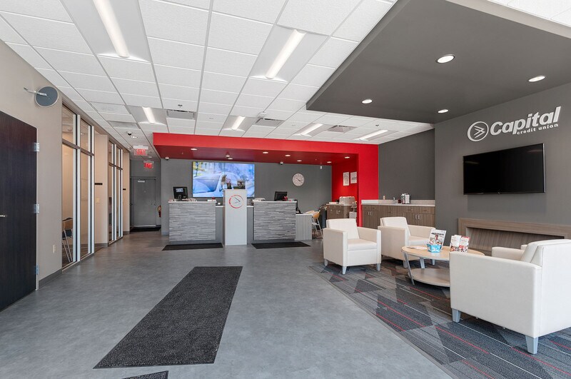 More Photos Of 100-140 N Washington St, Green Bay General Retail For Lease