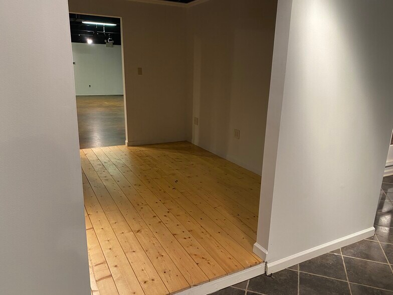 More Photos Of 156 S Main St, High Point General Retail For Lease