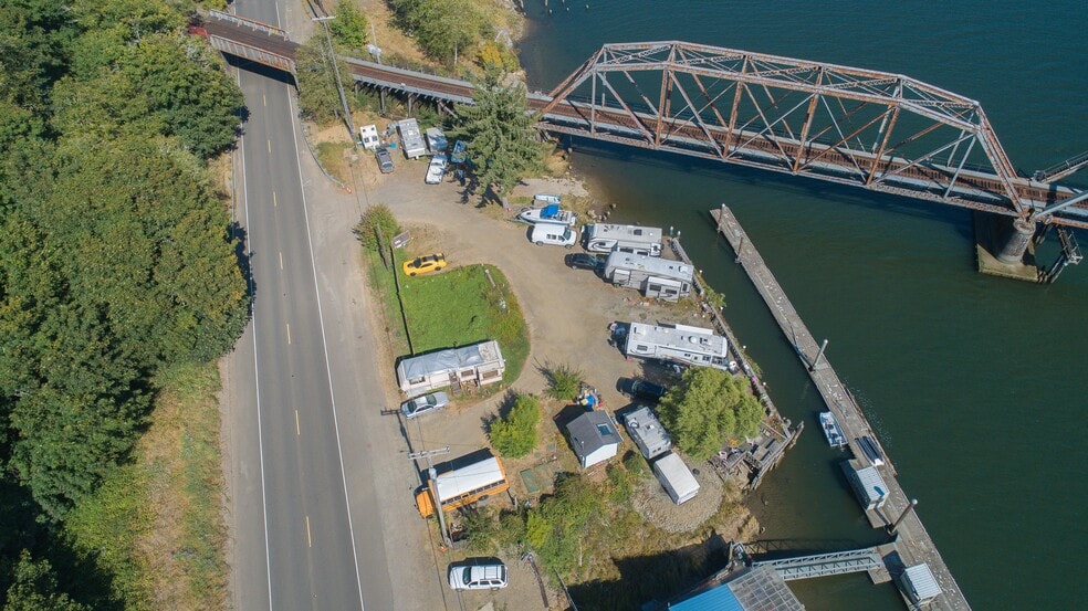 More Photos Of 6750 Or-126 Hwy, Florence Marina For Sale