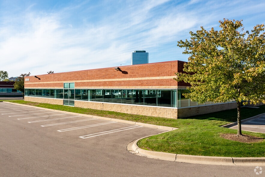 More Photos Of 25510 W 11 Mile Rd, Southfield Research And Development For Lease