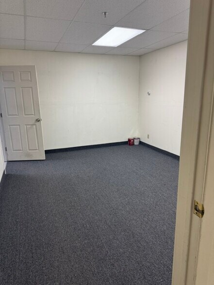 More Photos Of 5635 Riggins Ct, Reno Warehouse For Lease