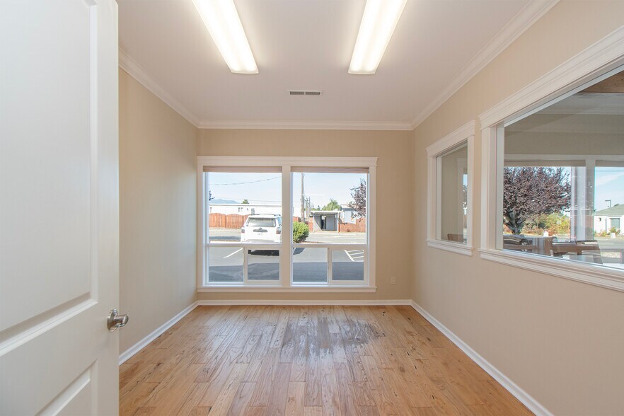 More Photos Of 495 Spruce St, Sequim Office For Sale