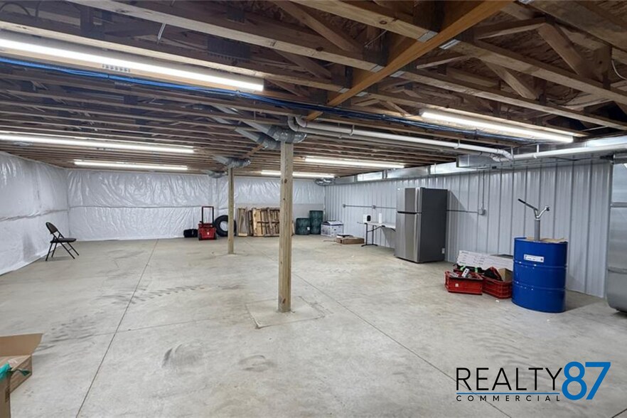 More Photos Of 3230 Center Point Rd, Robins Flex For Sale