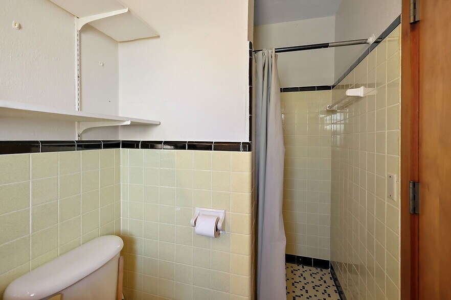 More Photos Of 708 Lee St, Leesburg Office For Sale