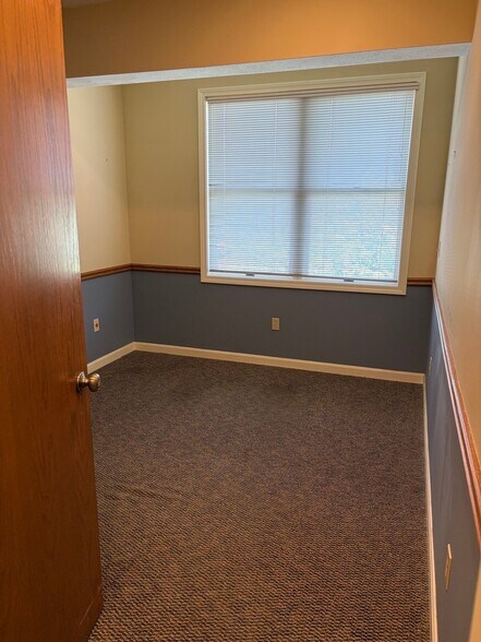 More Photos Of 1130 Ten Rod Rd, North Kingstown Office For Sale