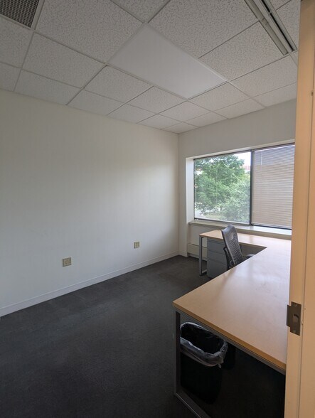 More Photos Of 300 Winding Brook Dr, Glastonbury Medical For Lease