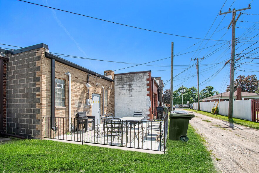 More Photos Of 14729 Champaign Rd, Allen Park Storefront Retail Office For Lease