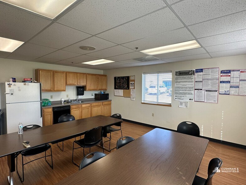 More Photos Of 4650 Venture Dr, Johnstown Warehouse For Lease