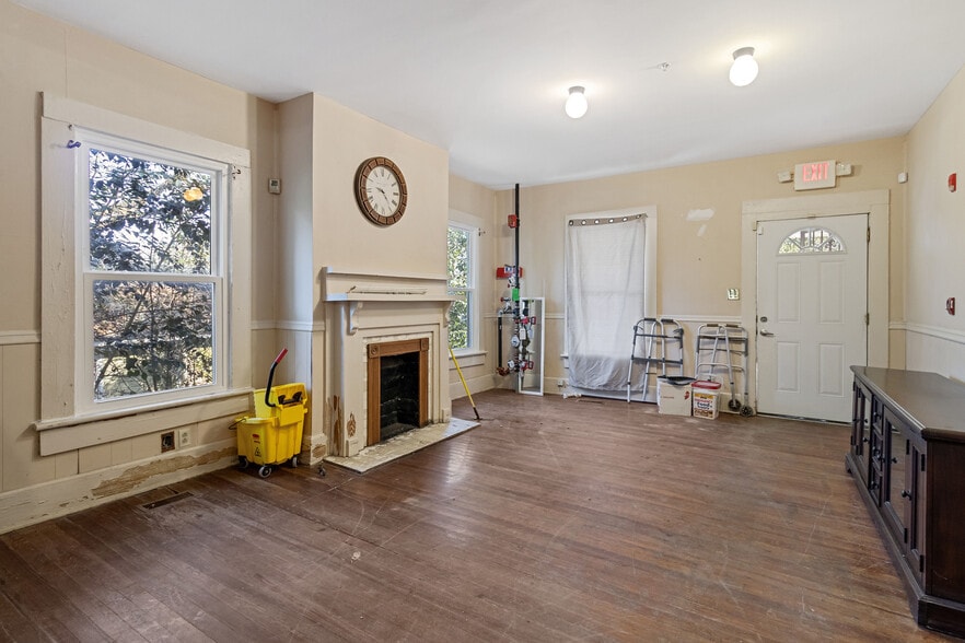 More Photos Of 960 Curry Pl, Macon-Bibb Healthcare For Sale