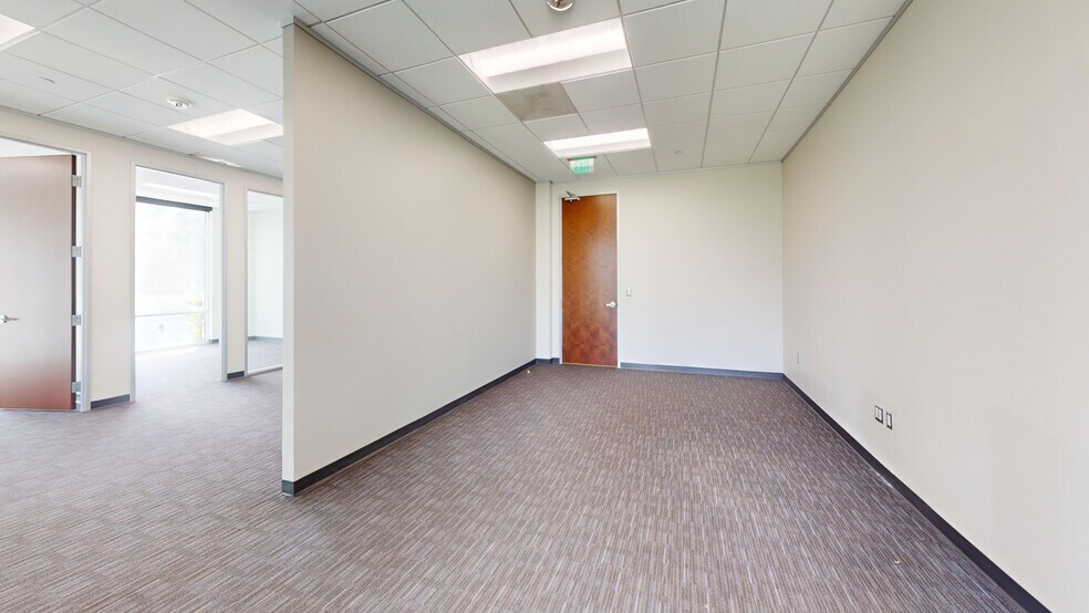 More Photos Of 5920 William Cannon Dr, Austin Medical For Lease