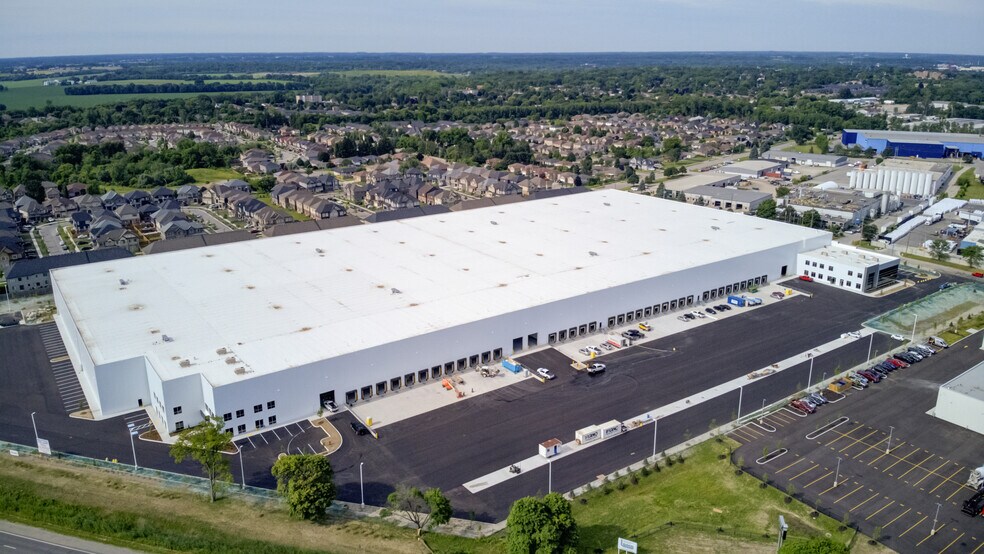 More Photos Of 151 Garden Ave, Brantford Distribution For Lease