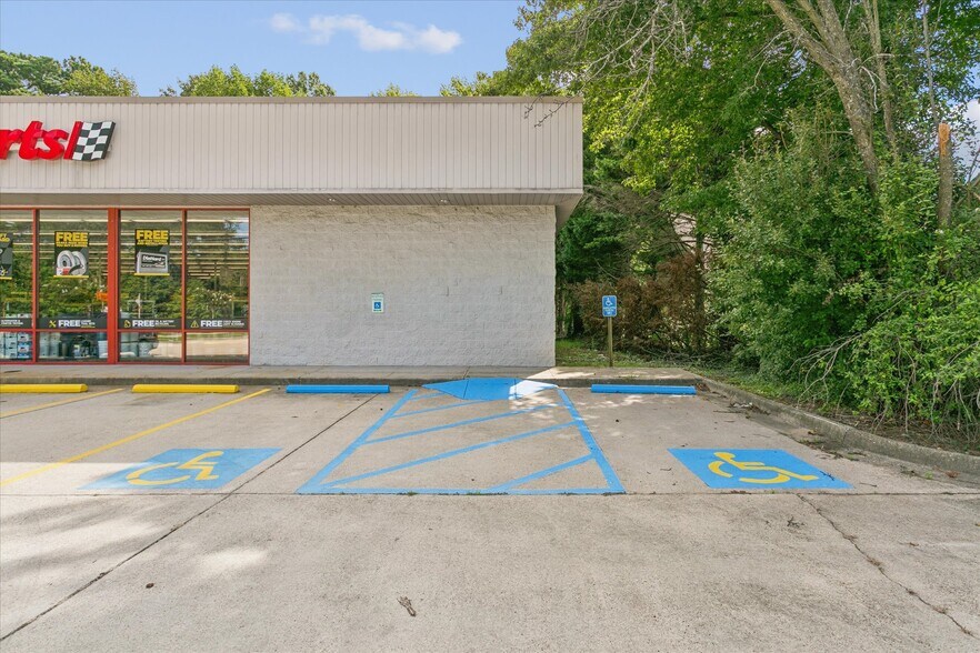 More Photos Of 398 Wythe Creek Rd, Poquoson Auto Repair For Sale