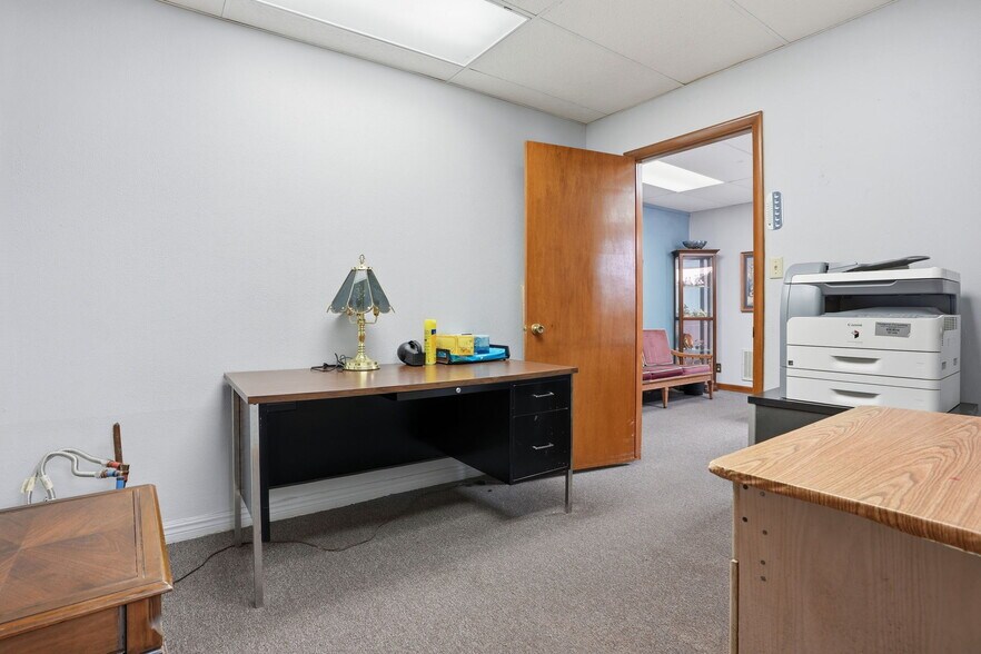 More Photos Of 115 N Jefferson Ave, Elk City Office For Sale
