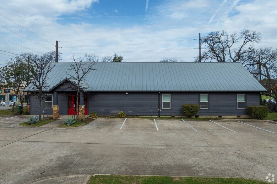 More Photos Of 504 W 38th St, Austin Unknown For Lease