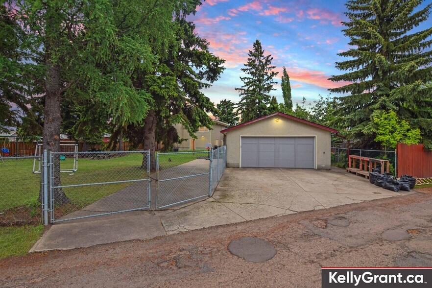 More Photos Of 9657 68A St NW, Edmonton Multifamily For Sale