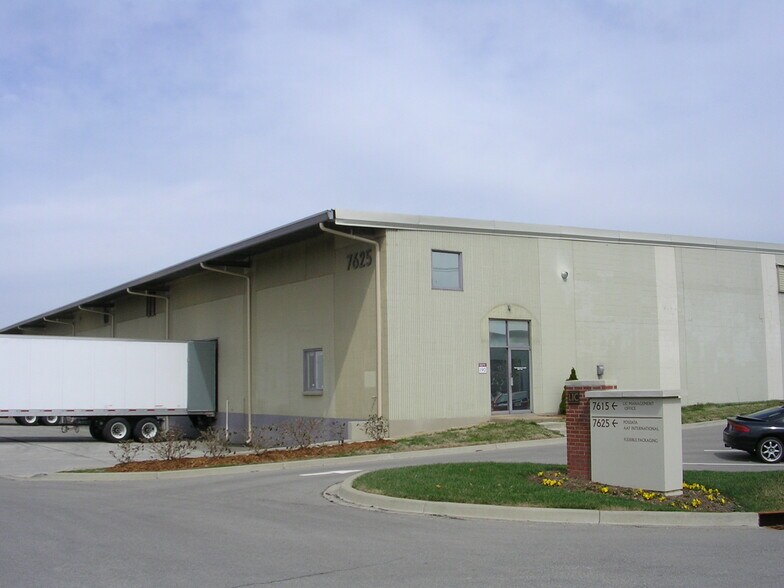 More Photos Of 7625 National Tpke, Louisville Warehouse For Lease