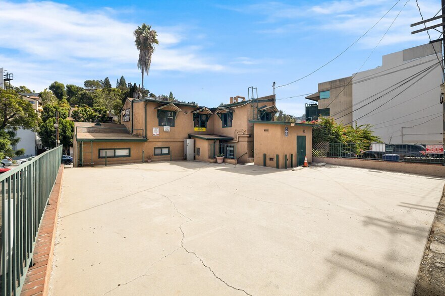 More Photos Of 3325 Barham Blvd, Los Angeles Office For Lease