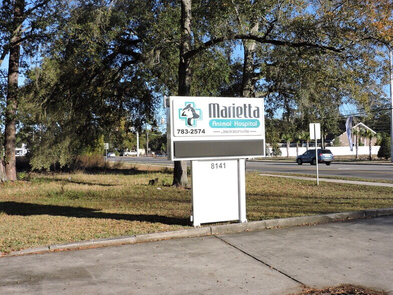 More Photos Of 8141 Ramona Blvd, Jacksonville Veterinarian Kennel For Lease