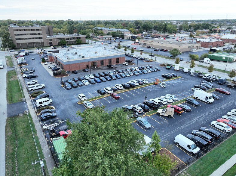 More Photos Of 7825 W 95th St, Hickory Hills Restaurant For Sale