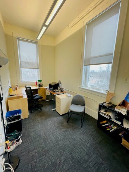 More Photos Of 10 Merchants Row, Middlebury Apartments For Sale