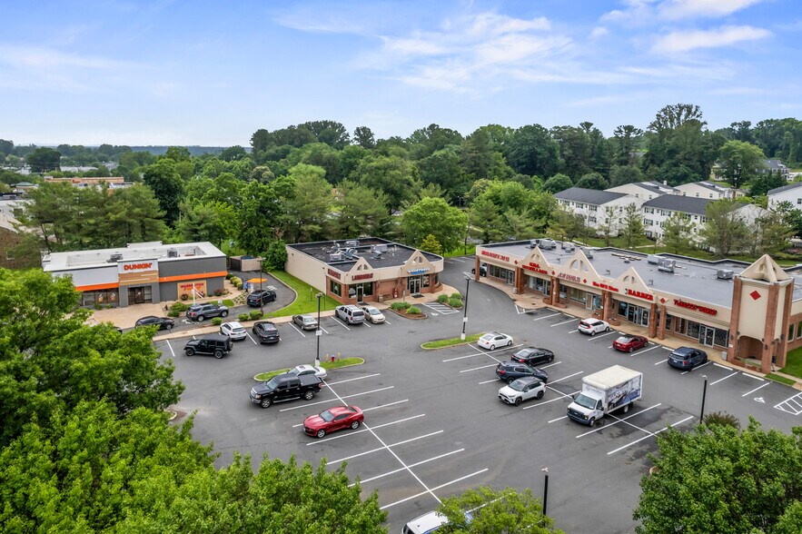 More Photos Of 322-323 W Lee Hwy, Warrenton Freestanding For Lease