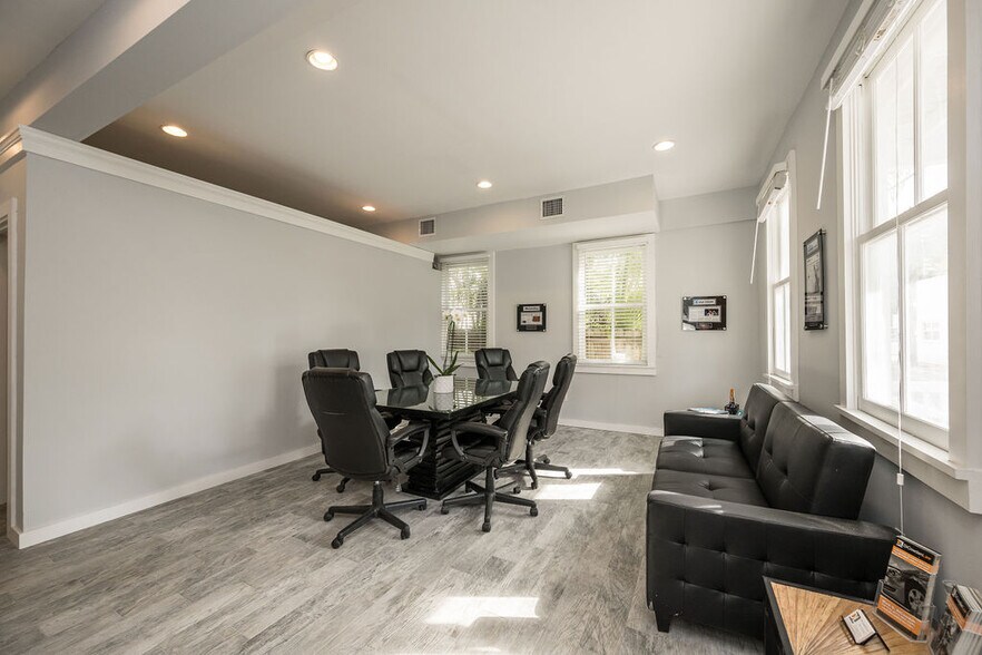 More Photos Of 405 Petronia St, Key West General Retail For Sale