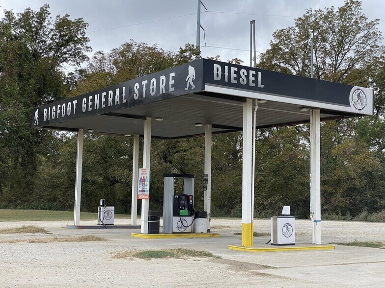 More Photos Of 15877 S US Highway 259, Haworth Convenience Store For Sale