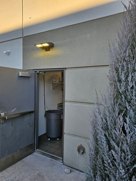 More Photos Of 1289 N Canyon Creek Pky, Spanish Fork Storefront Retail Office For Lease