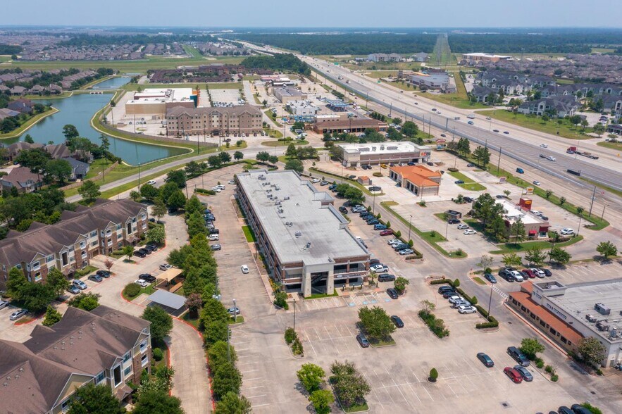 More Photos Of 9701 N Sam Houston Pky, Humble Unknown For Lease