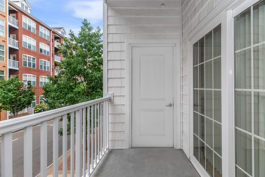 More Photos Of 515 West Ave, Norwalk Unknown For Lease