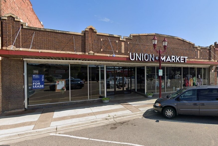 More Photos Of 615 S Front St, Mankato Storefront Retail Office For Lease