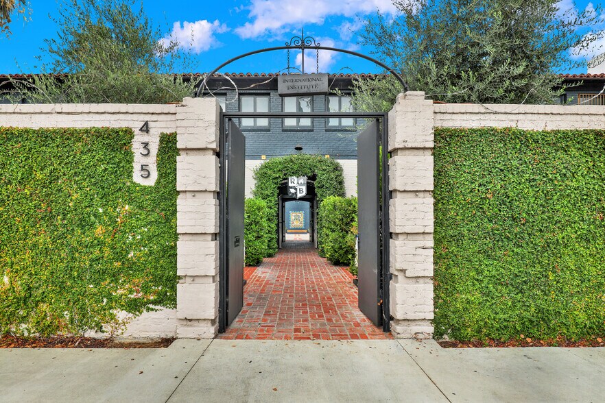 More Photos Of 435 S Boyle Ave, Los Angeles Office Residential For Sale