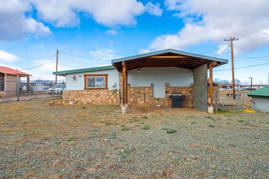 More Photos Of 815 S Dunivin Ln, Dewey Office For Sale