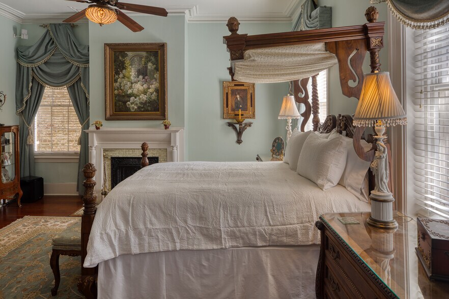 More Photos Of 14 E Taylor St, Savannah Specialty For Sale